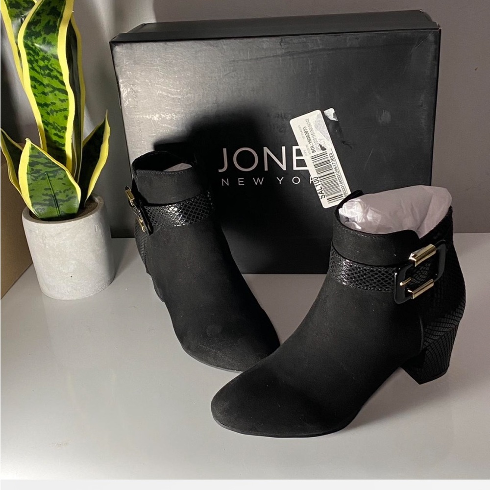 Jones New York Black Ankle Booties‎ with Buckle